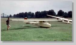 Erbauer fliegt im Jahr 1965 mit dem Original DM-1680